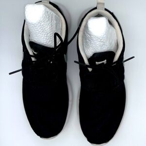 Nike Roche black/white size 3.5Y